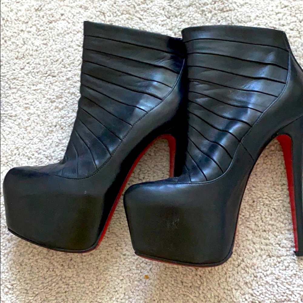 Christian Louboutin  Amor Daffodile 160
